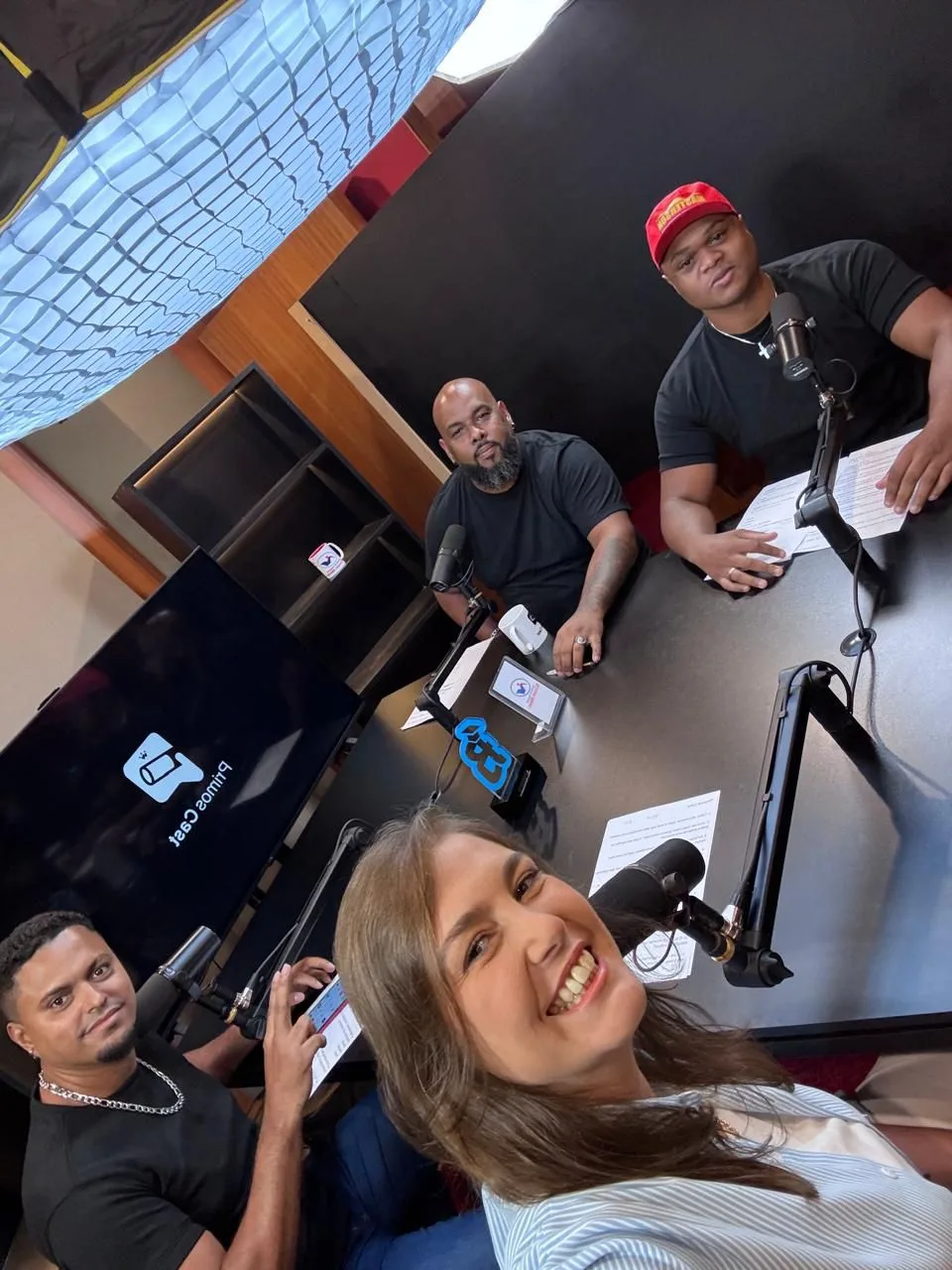 Gravação com convidada no estúdio do Primos Cast